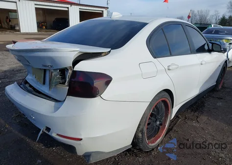 2015 BMW 320I xDrive z USA, uszkodzony, nr VIN WBA3C3G52FNS76891